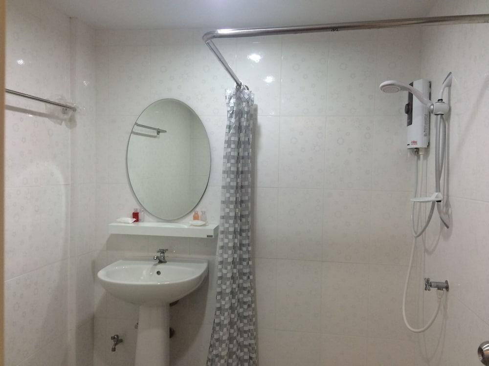 Double Dd House At Mrt Sutthisarn Bangkok Bagian luar foto