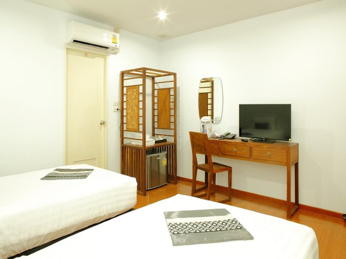 Double Dd House At Mrt Sutthisarn Bangkok Bagian luar foto