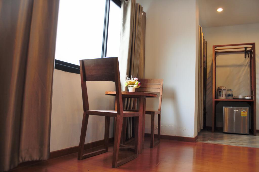 Double Dd House At Mrt Sutthisarn Bangkok Bagian luar foto
