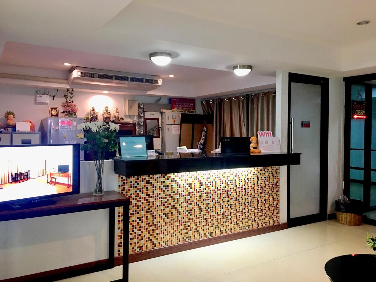 Double Dd House At Mrt Sutthisarn Bangkok Bagian luar foto