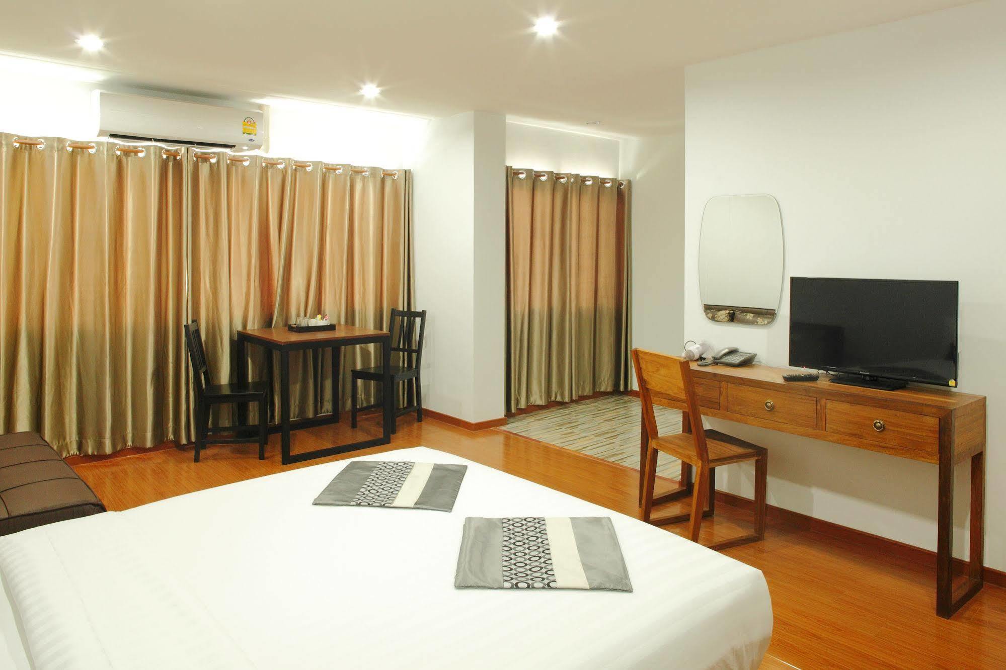 Double Dd House At Mrt Sutthisarn Bangkok Bagian luar foto