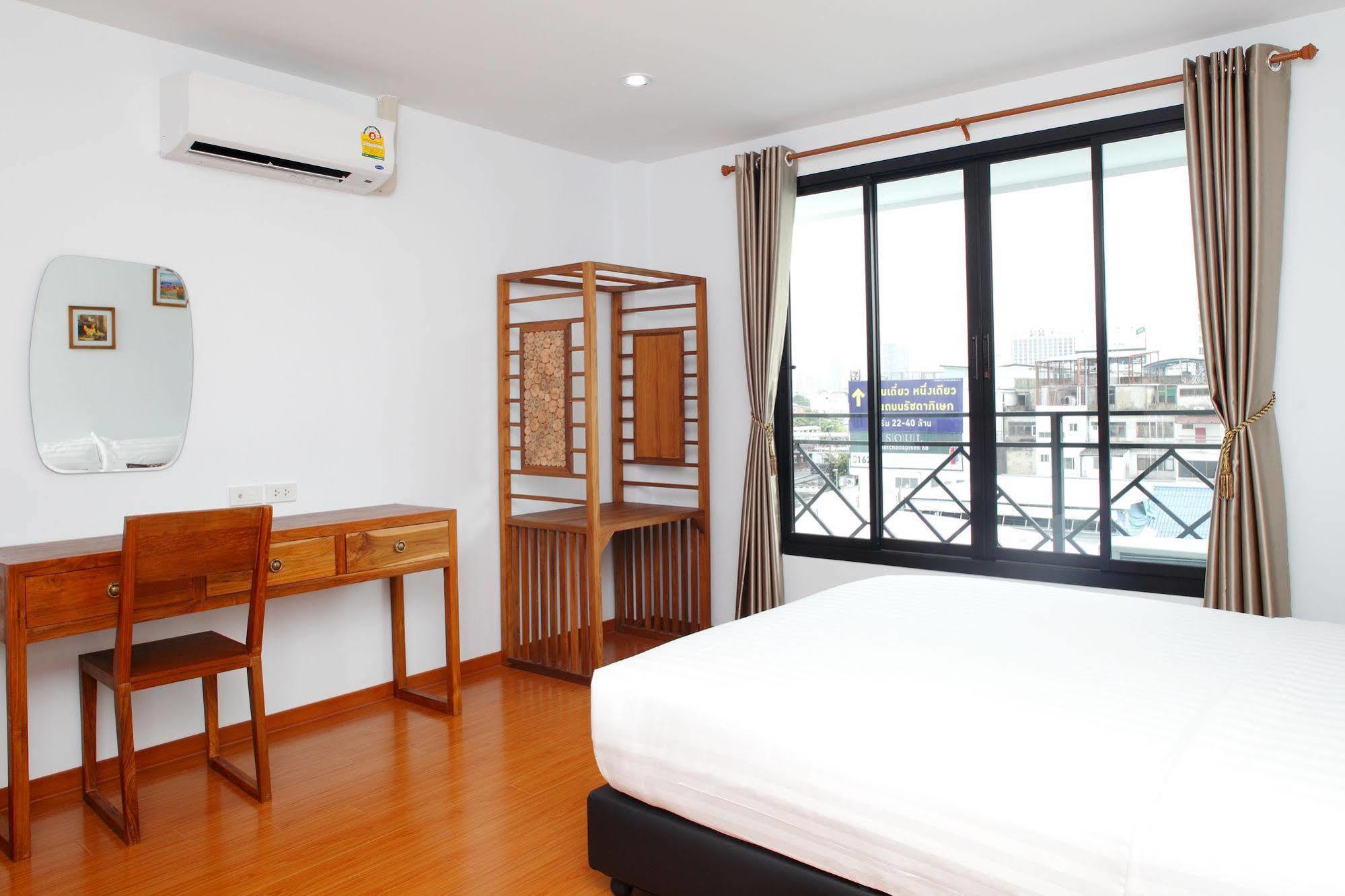 Double Dd House At Mrt Sutthisarn Bangkok Bagian luar foto