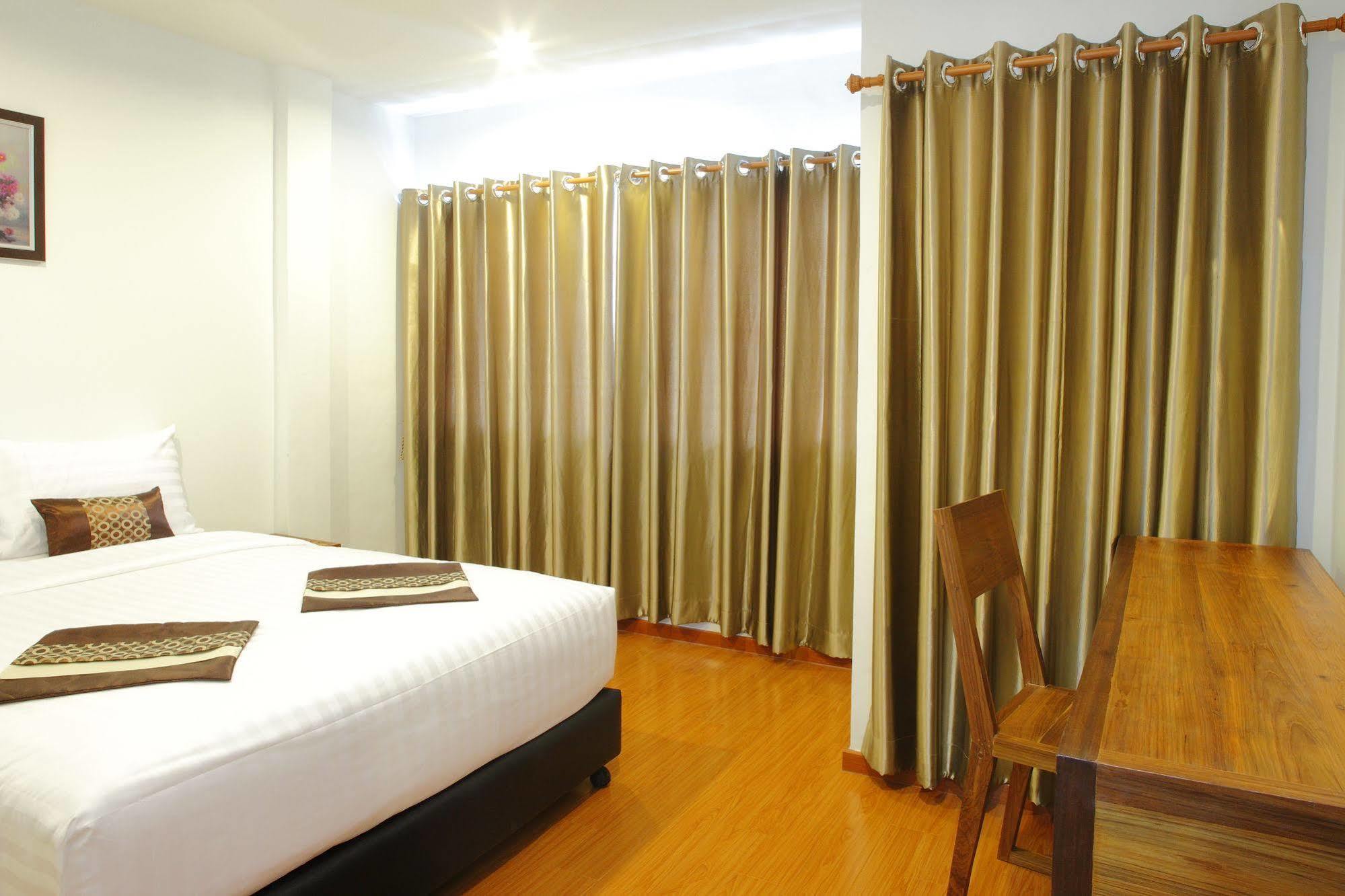 Double Dd House At Mrt Sutthisarn Bangkok Bagian luar foto