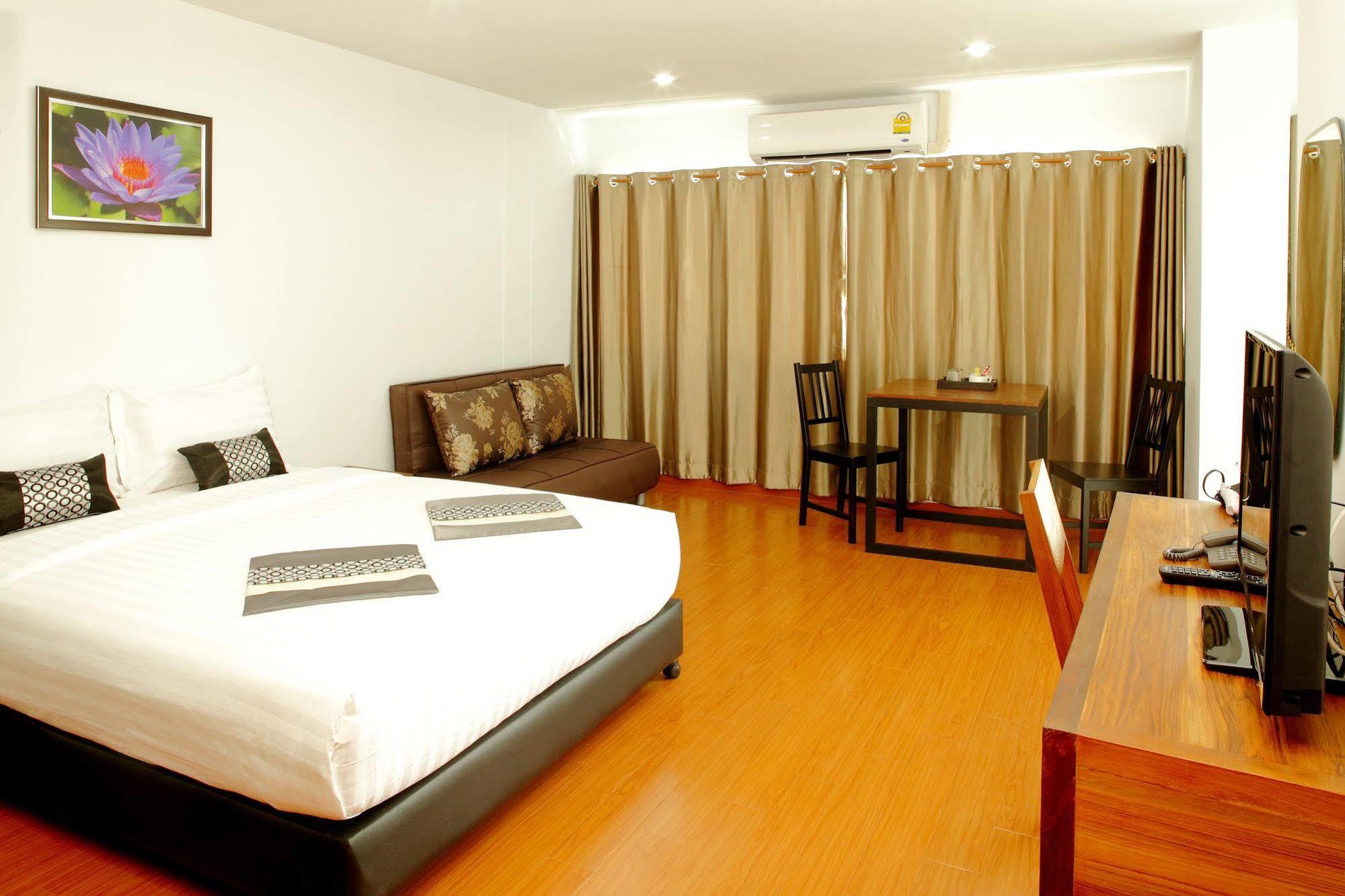 Double Dd House At Mrt Sutthisarn Bangkok Bagian luar foto