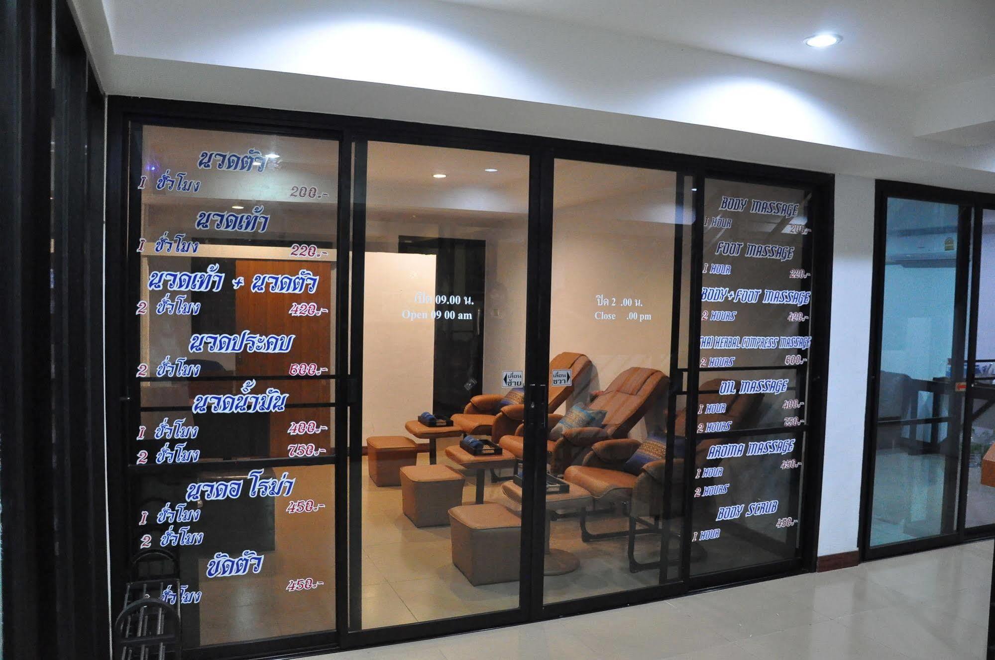 Double Dd House At Mrt Sutthisarn Bangkok Bagian luar foto
