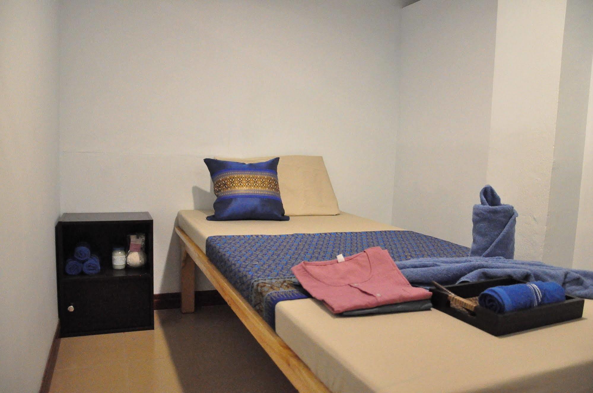 Double Dd House At Mrt Sutthisarn Bangkok Bagian luar foto