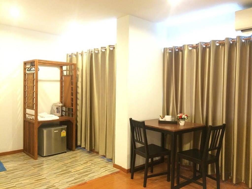 Double Dd House At Mrt Sutthisarn Bangkok Bagian luar foto